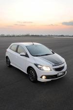 Chevrolet Onix 2012 года